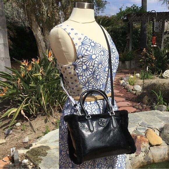 TORY BURCH CRINKLE PATENT LEATHER SHEARLING CROSSBODY BAG OR HANDBAG - Picture 3 of 12